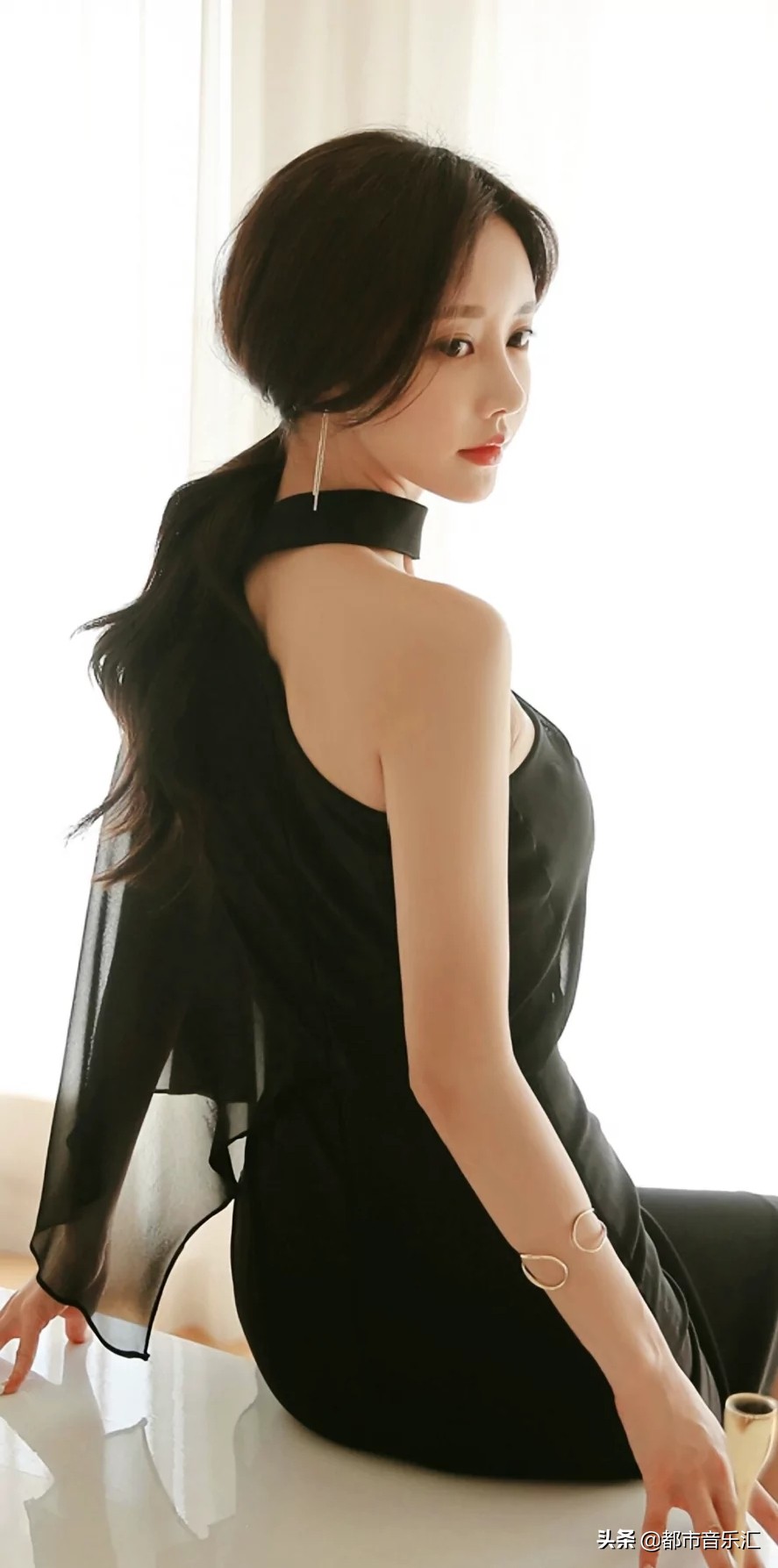 孙允珠夏日风壁纸高清,孙允珠夏日健身高清图