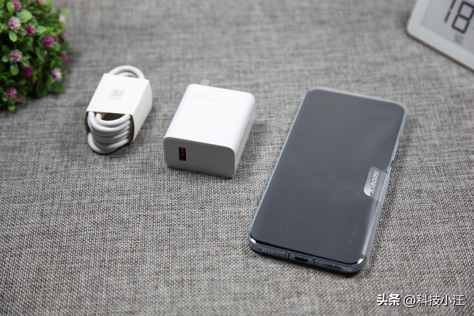 小米13远山蓝是科技纳米皮吗,小米13远山蓝玻璃版