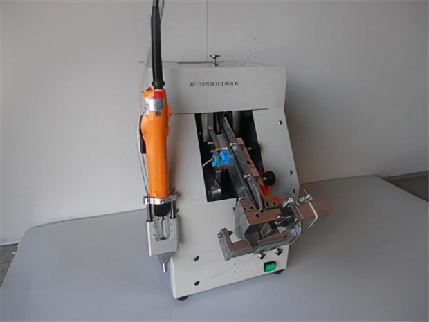 固定式自动锁螺丝机视频教程,手持式自动螺丝机效果如何