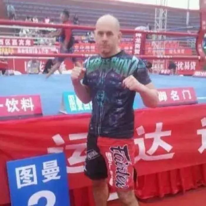 梅纳德：自称泡中国妞高手，交往1242名中国女友，卖不雅视频敛财