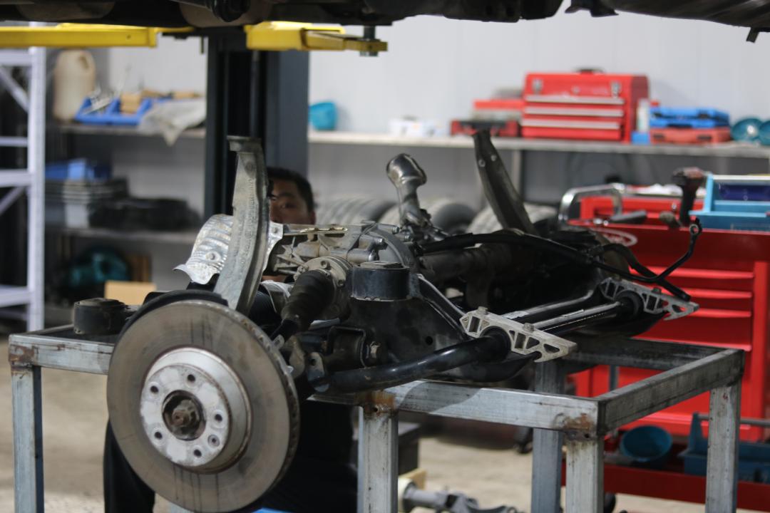 奥迪q7报废厂,老款奥迪q7出车祸