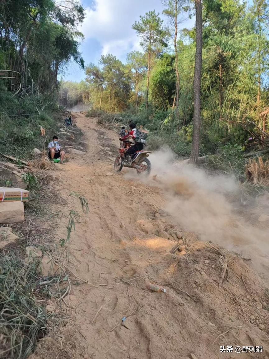 军用越野车和民用越野车大比拼,越野车的越野能力到底有多强