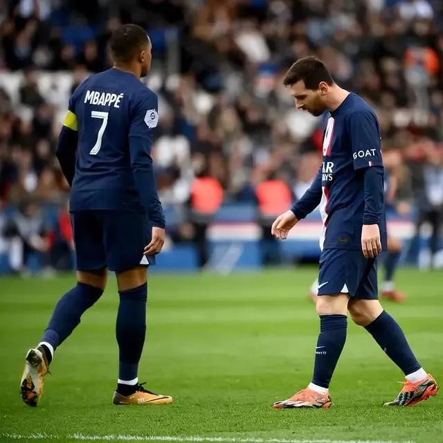 巴萨猛追,巴萨火力全开