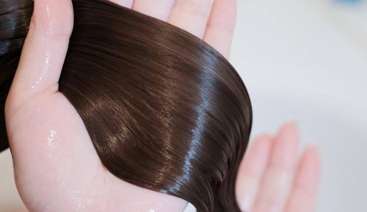 睡前别偷懒！做好这四件事就能让头发变好