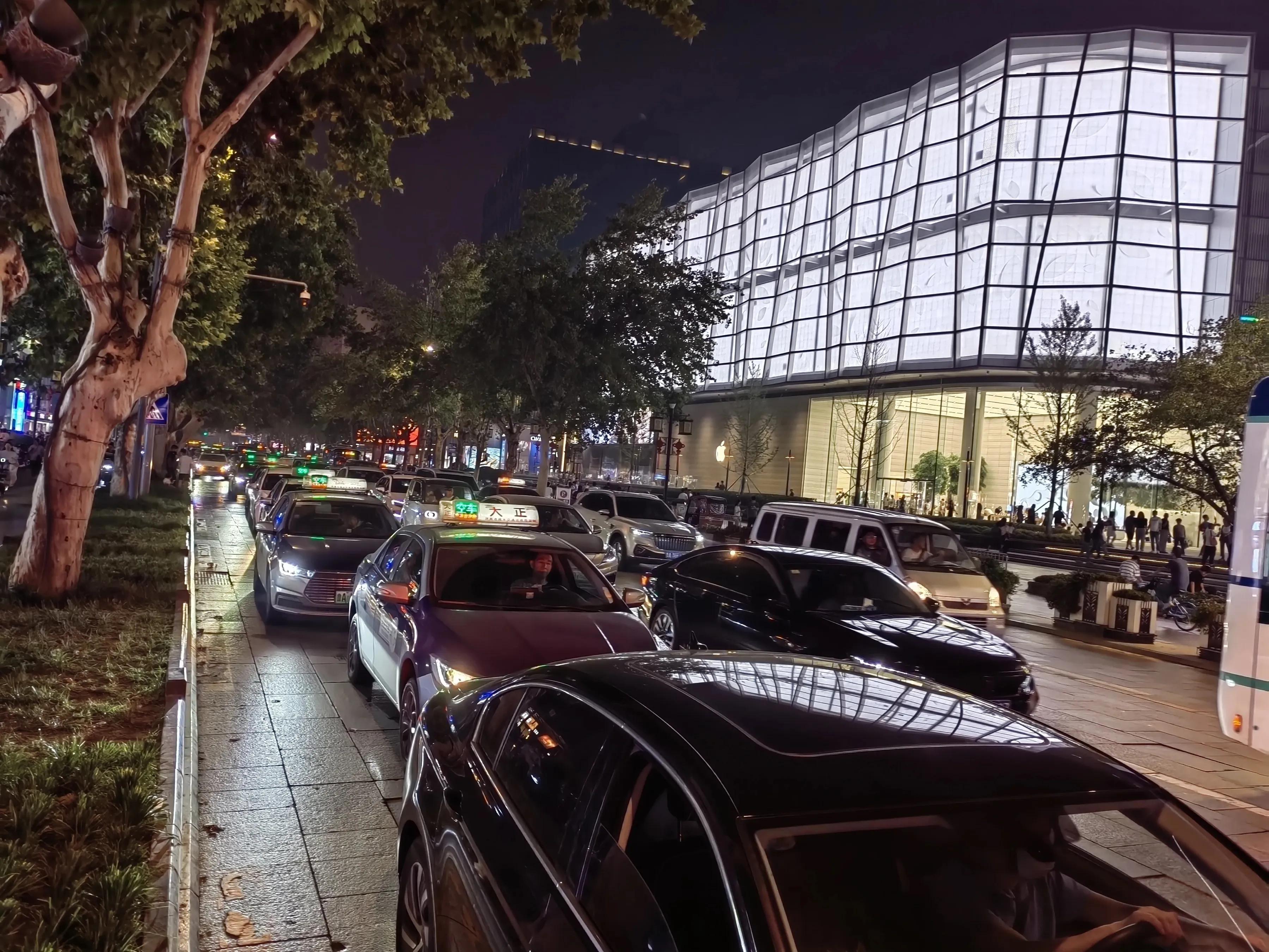 济南第二个泉城广场,泉城广场是市中区吗