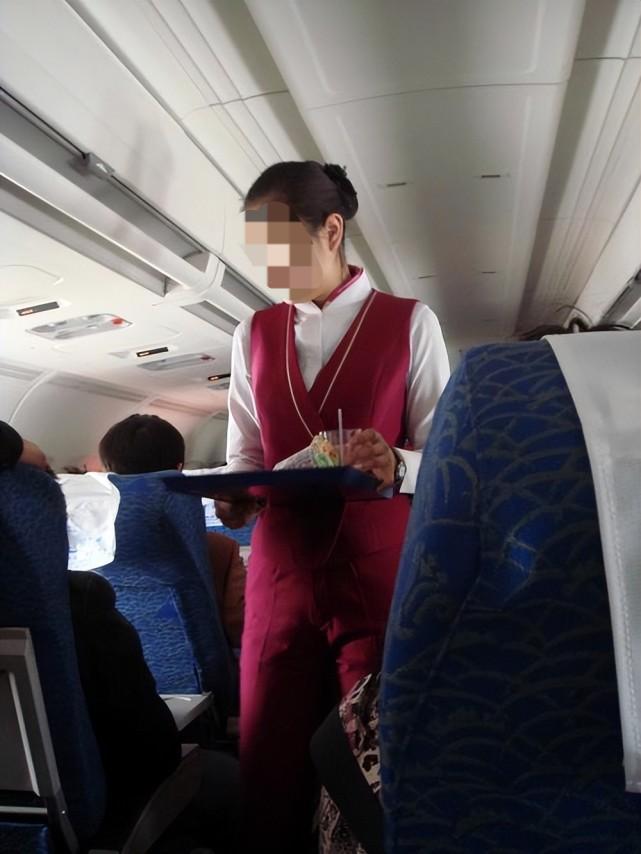 空姐发自拍被开除视频,空姐发工作照空姐被开除