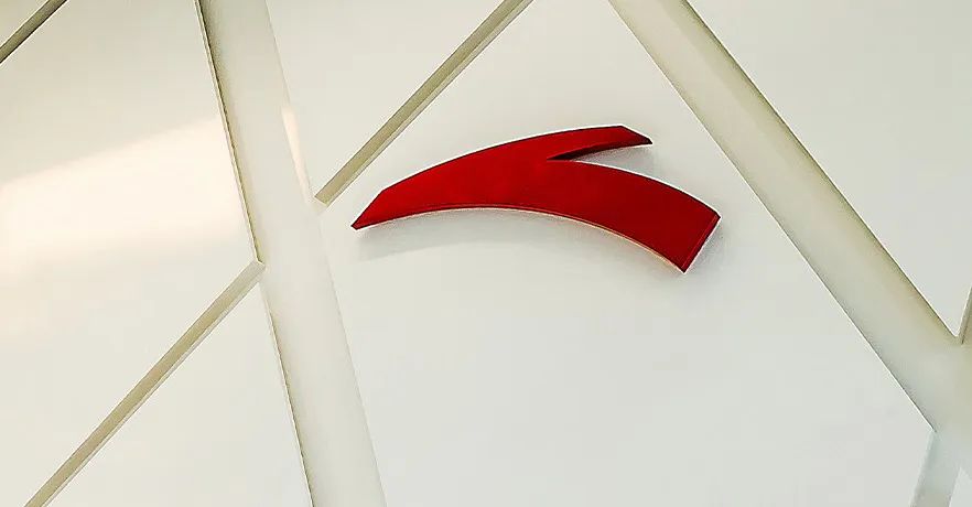 分析师预计adidas很难夺回中国市场；LVMH老板登顶全球富豪榜