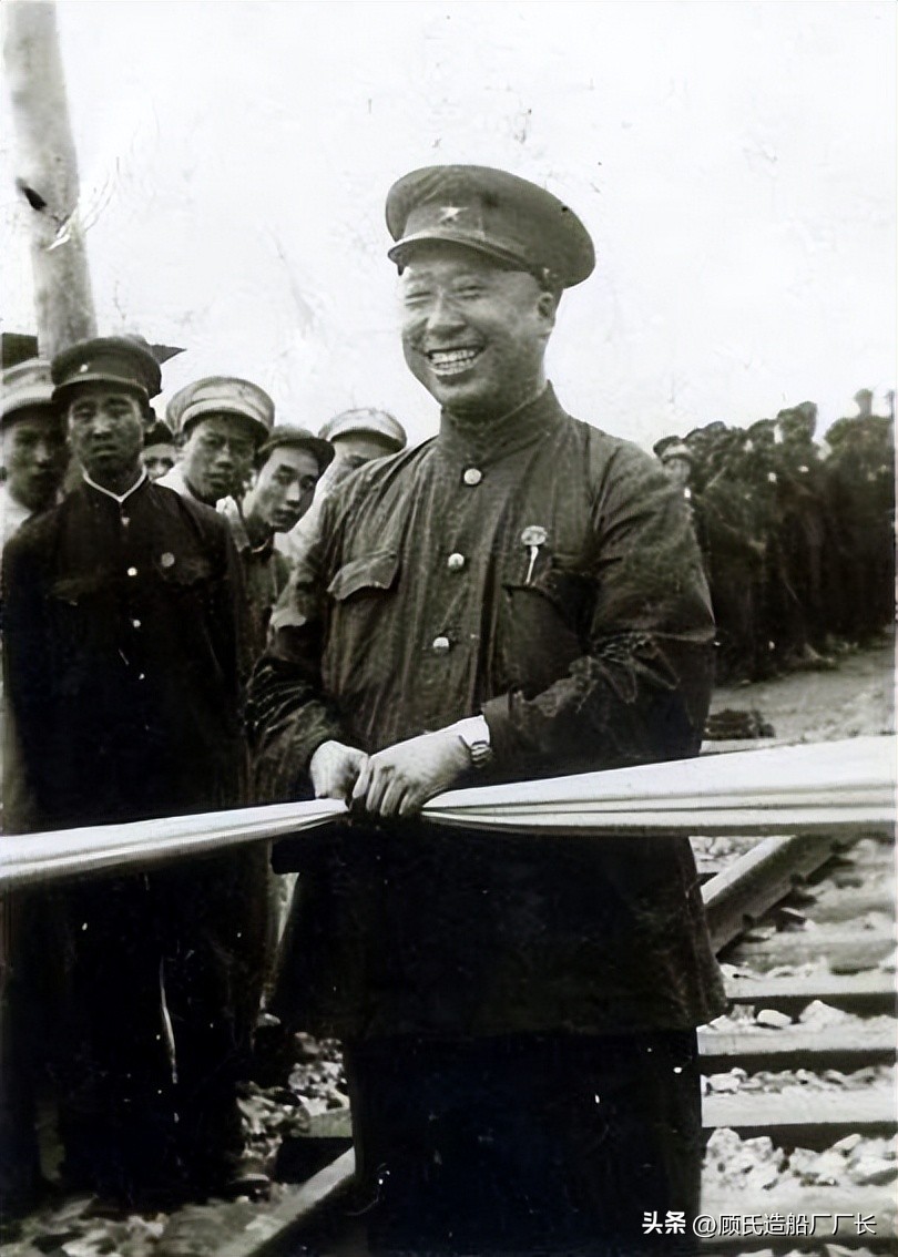 神舟卫星飞天,东方红一号卫星在太空飞行视频