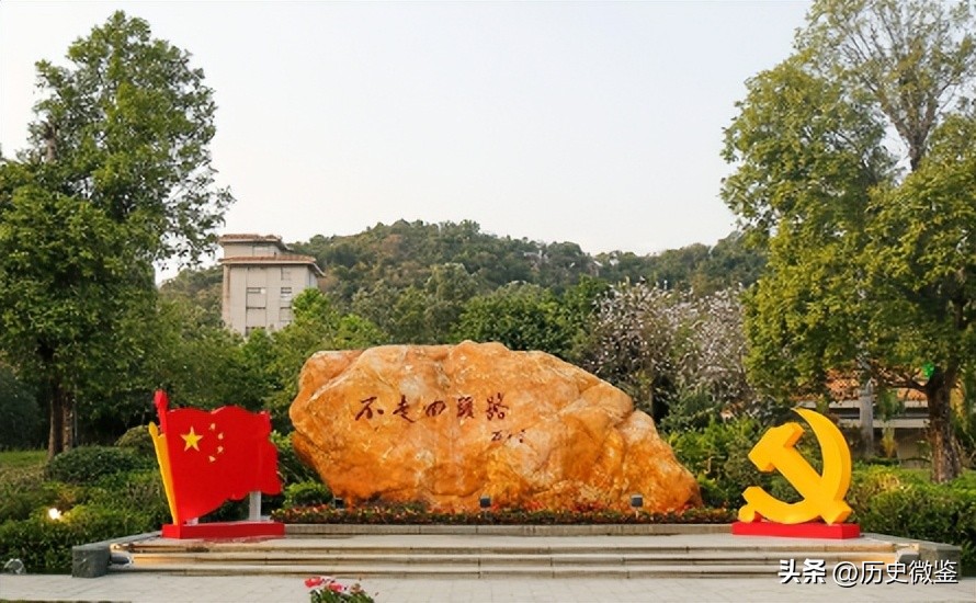 84年*小平邓**南下视察来到港商建的宾馆，满意地说：开放搞对头了