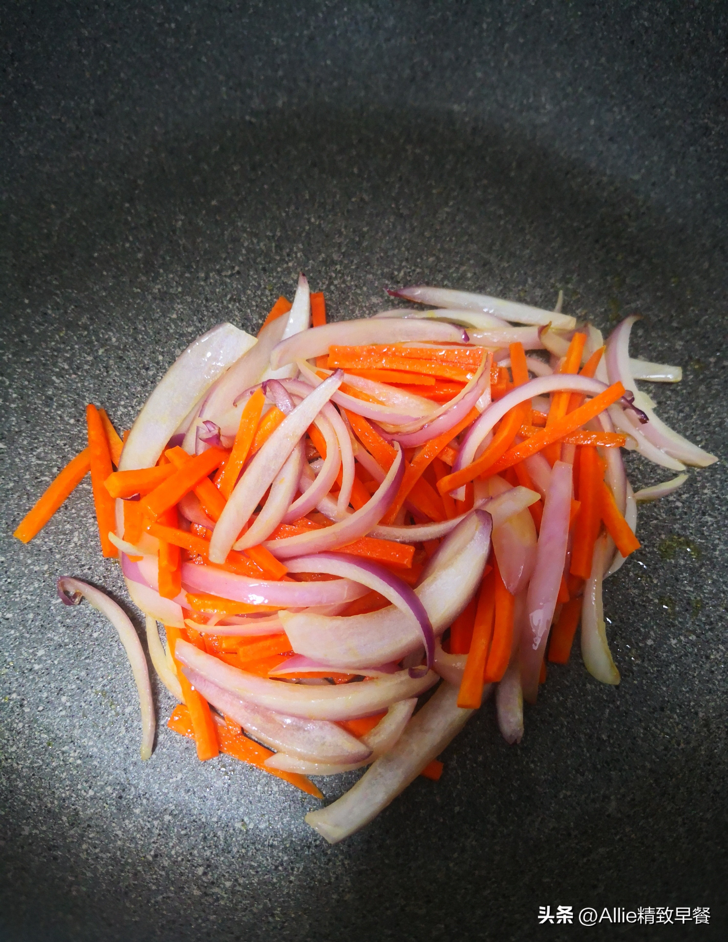 广东人爱吃的炒河粉，教您在家就能做，根根分明爽滑入味，零厨艺