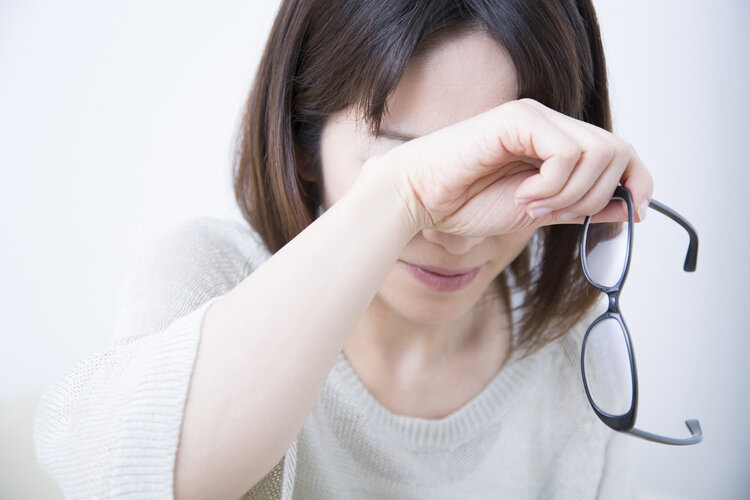 风水学讲右眼上眼皮跳是怎么回事,为什么许多人说左眼跳财右眼跳灾