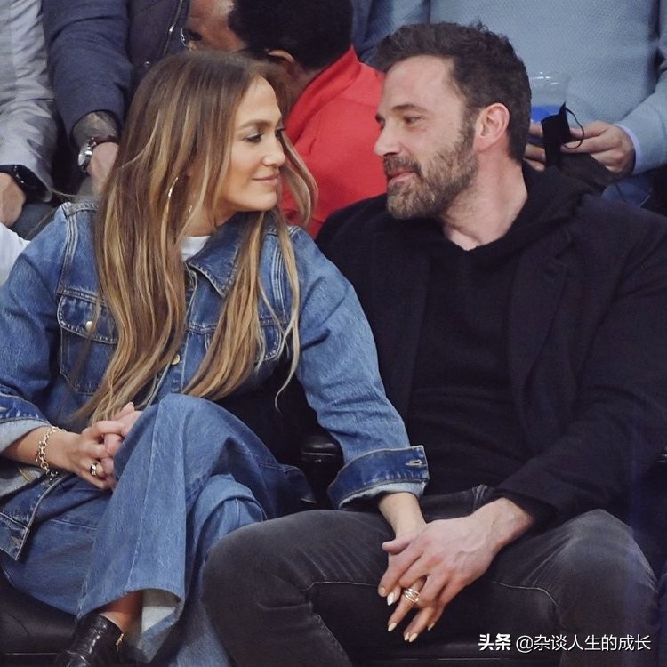 娶我吧！（翘臀珍）珍妮佛罗培兹、班艾佛列克在游艇上放闪