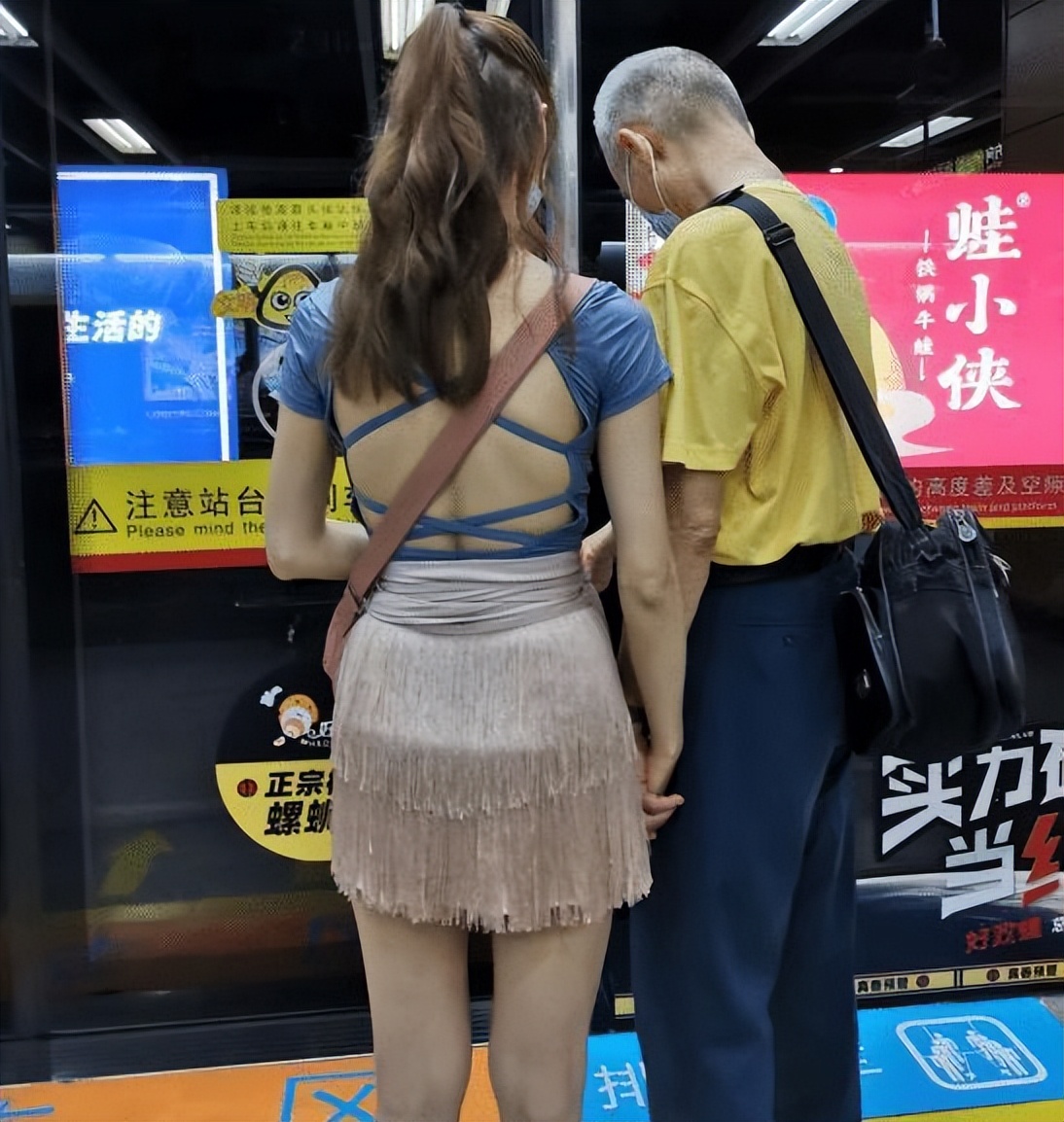 邻居门口放狮子我怎么破,邻居门口摆狮子我该怎么应对