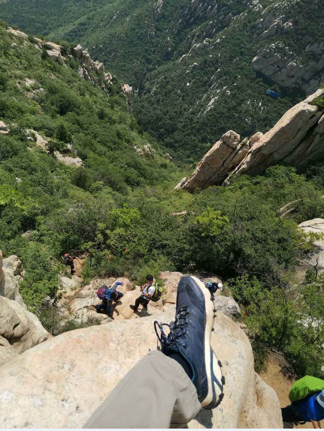 20230513嵩山月亮坡四号线溜腿，旁边的小山脊又出意外了