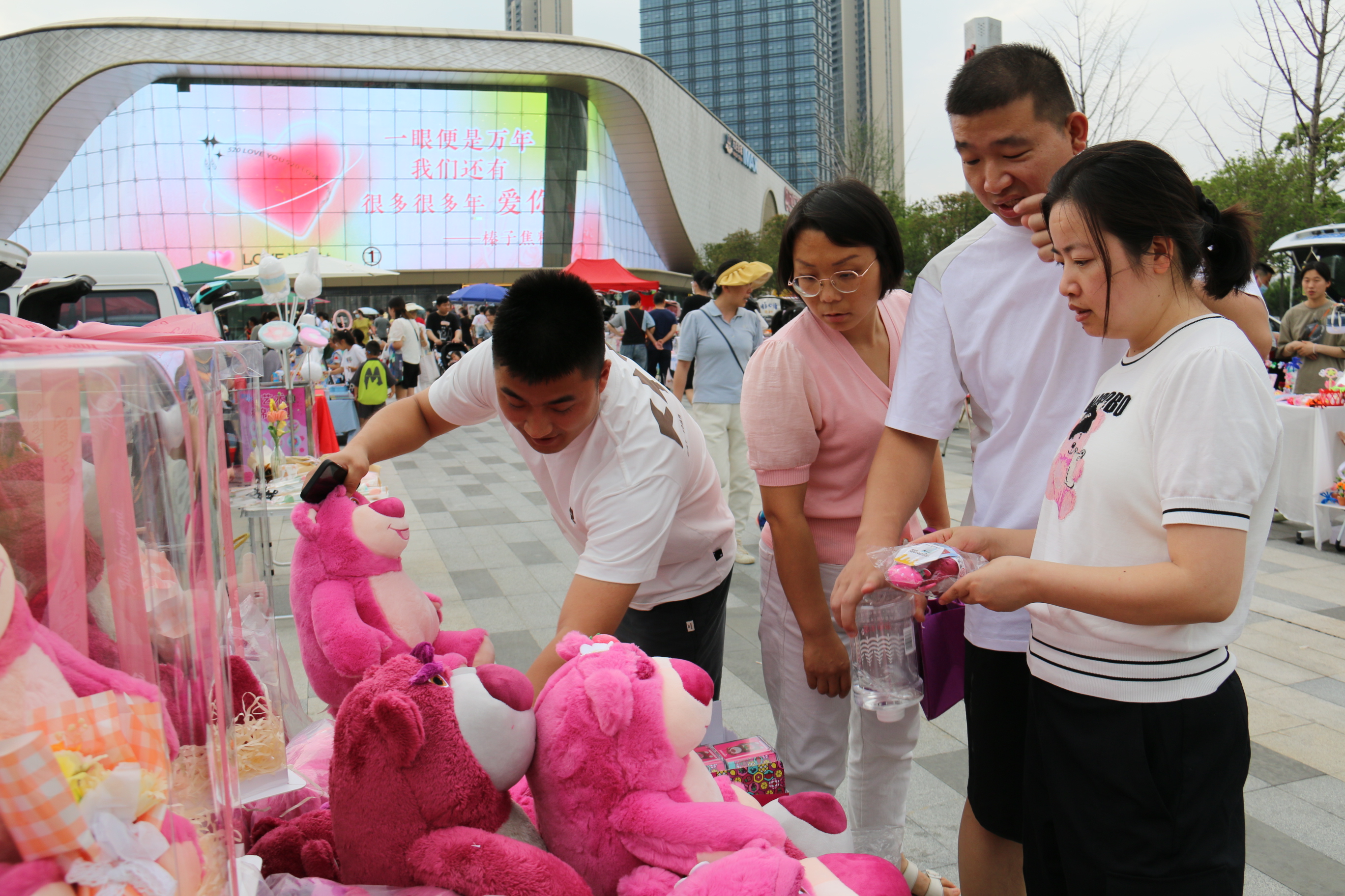 不想上班的的年轻人都在干嘛,现在的年轻人都不努力工作