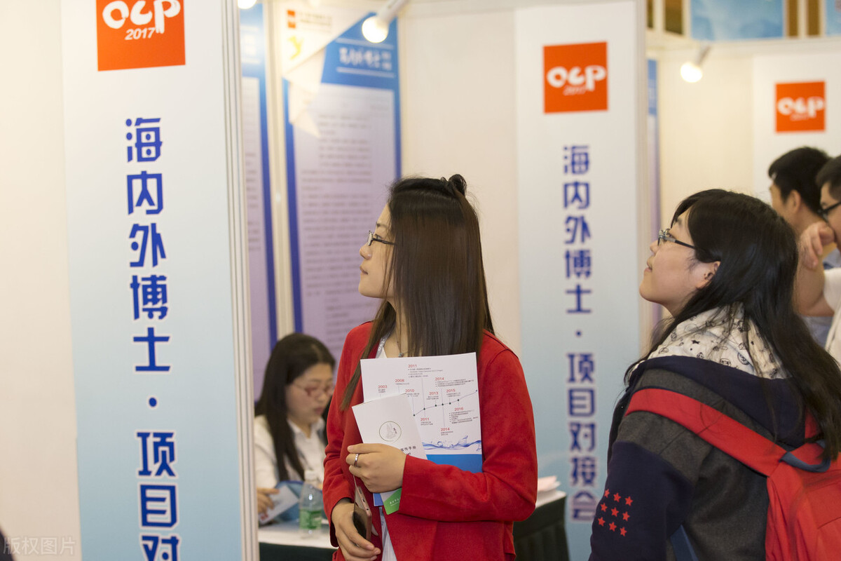 电脑“闹鬼”半夜自动播黄片2013年留学美女遭遇跨国黑客艳照讹诈