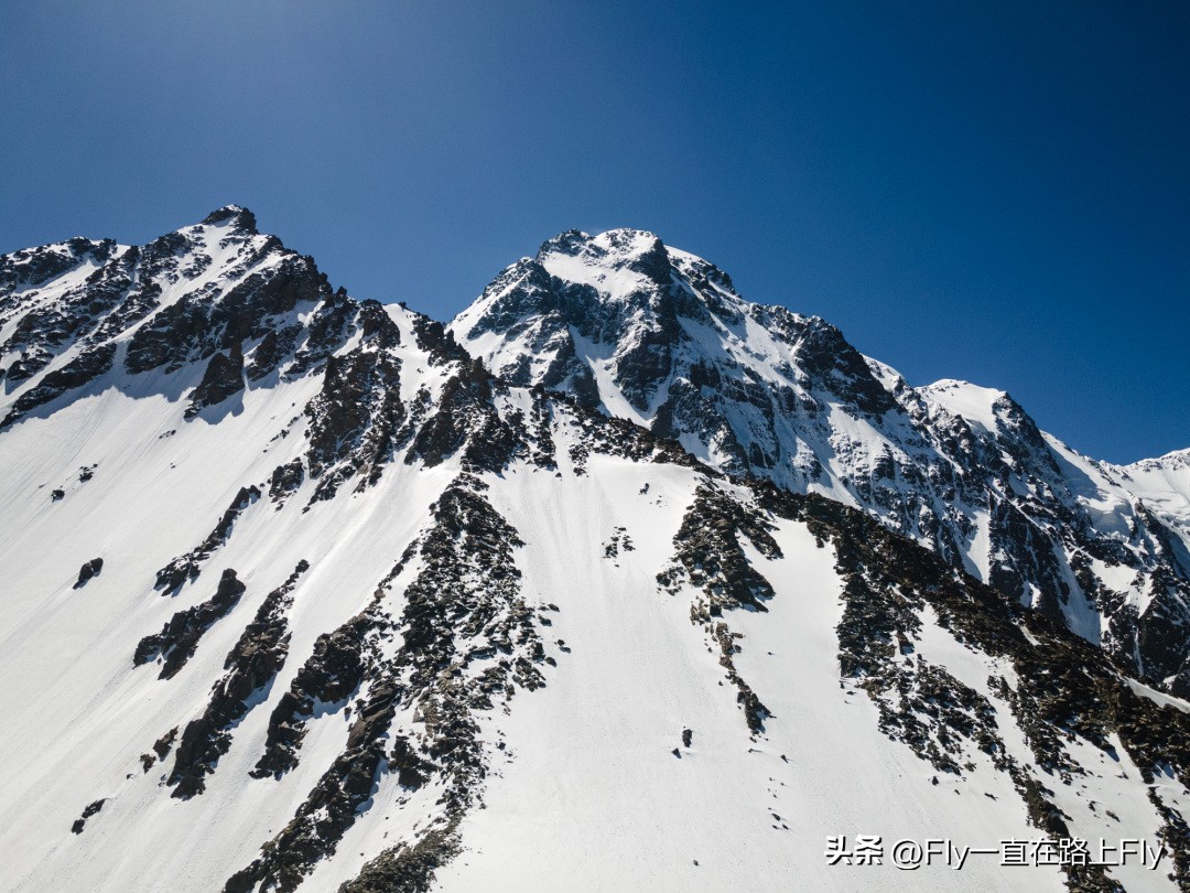 穿越博格达峰脚下冰湖之旅,徒步穿越新疆博格达峰