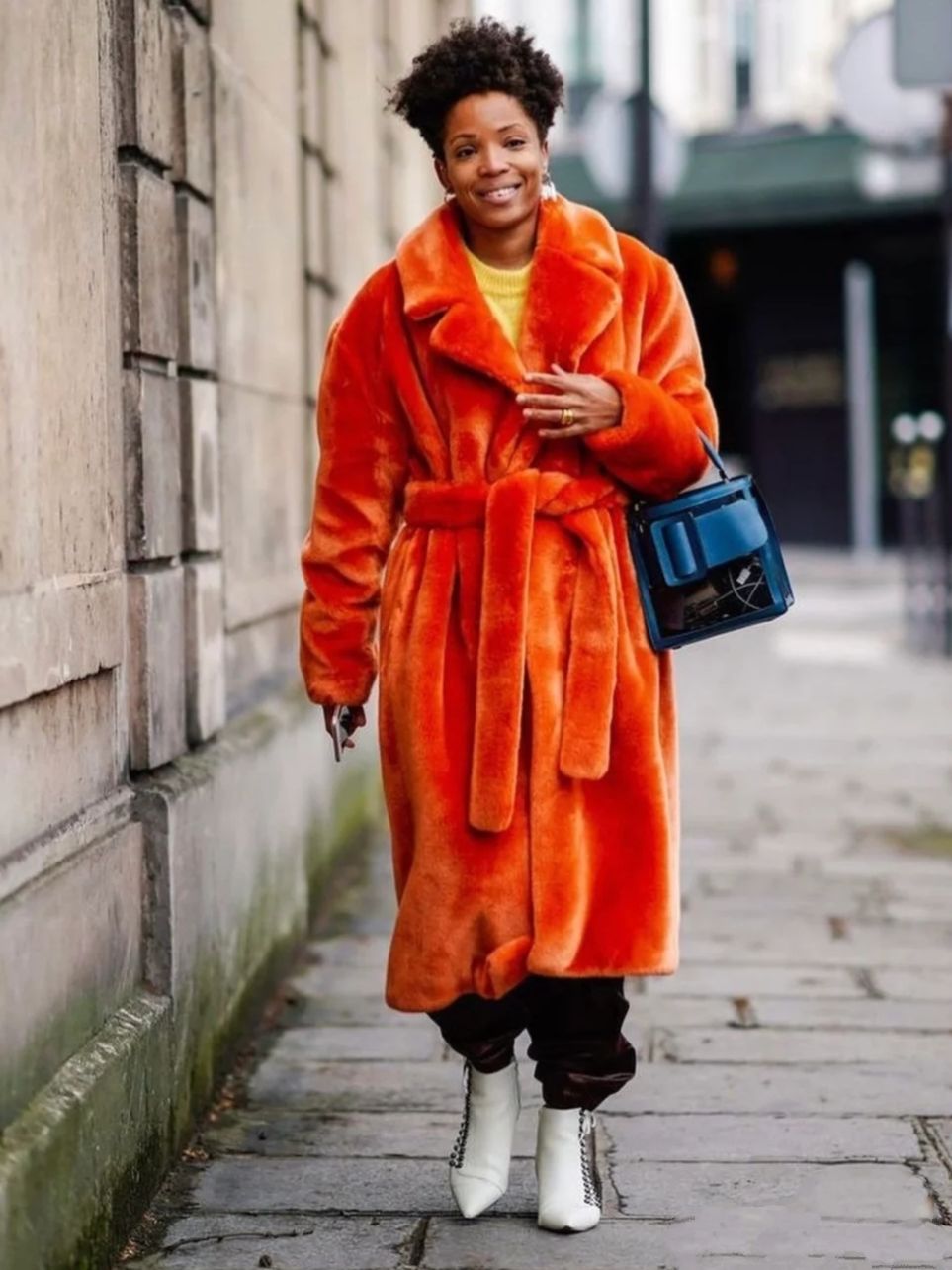 春季黄色羊绒大衣穿搭出高级感,羊毛大衣买什么颜色经典百搭洋气