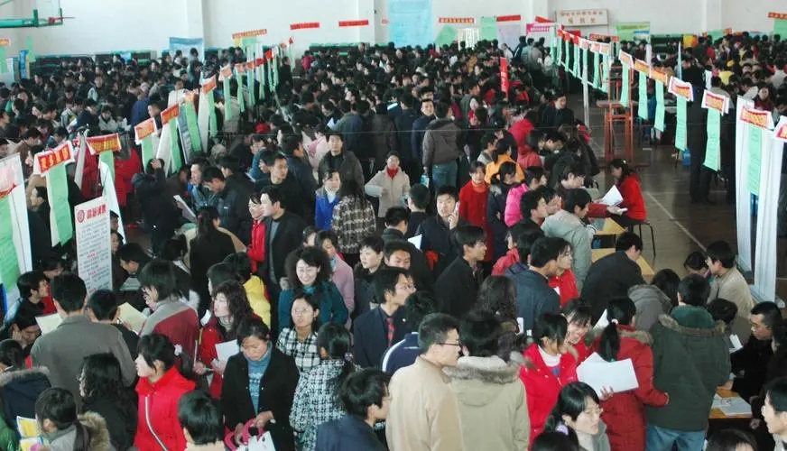 当代啃老年轻人现状,深度还原当代年轻人啃老