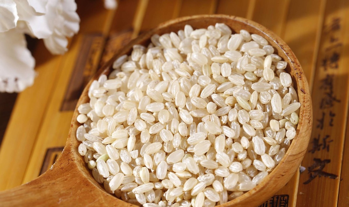 专家建议不缺钱的老年人，多吃这六样食物，腿脚有劲营养健康。