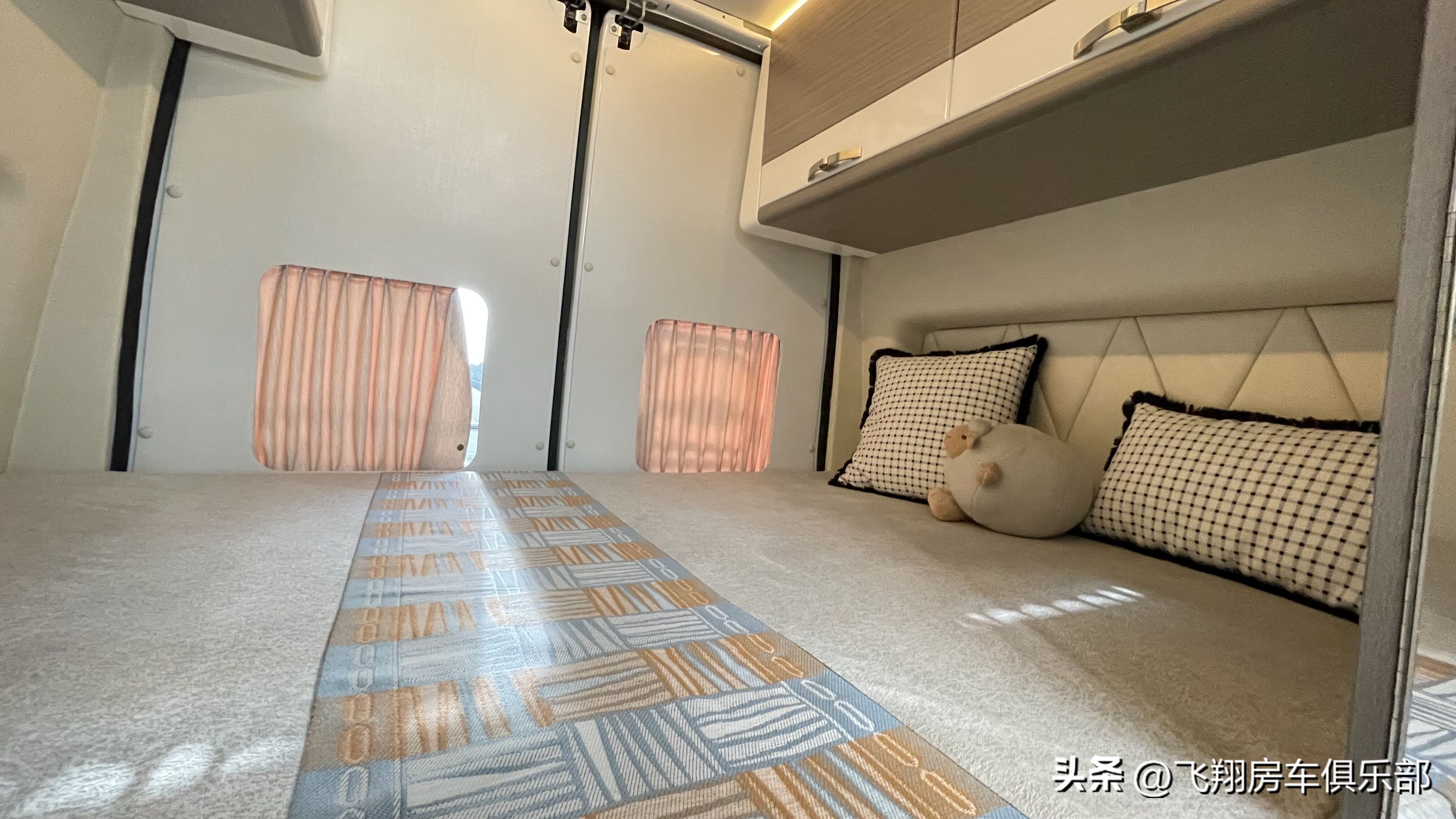 大空间房车二层别墅,福特新全顺房车6座4卧b型房车