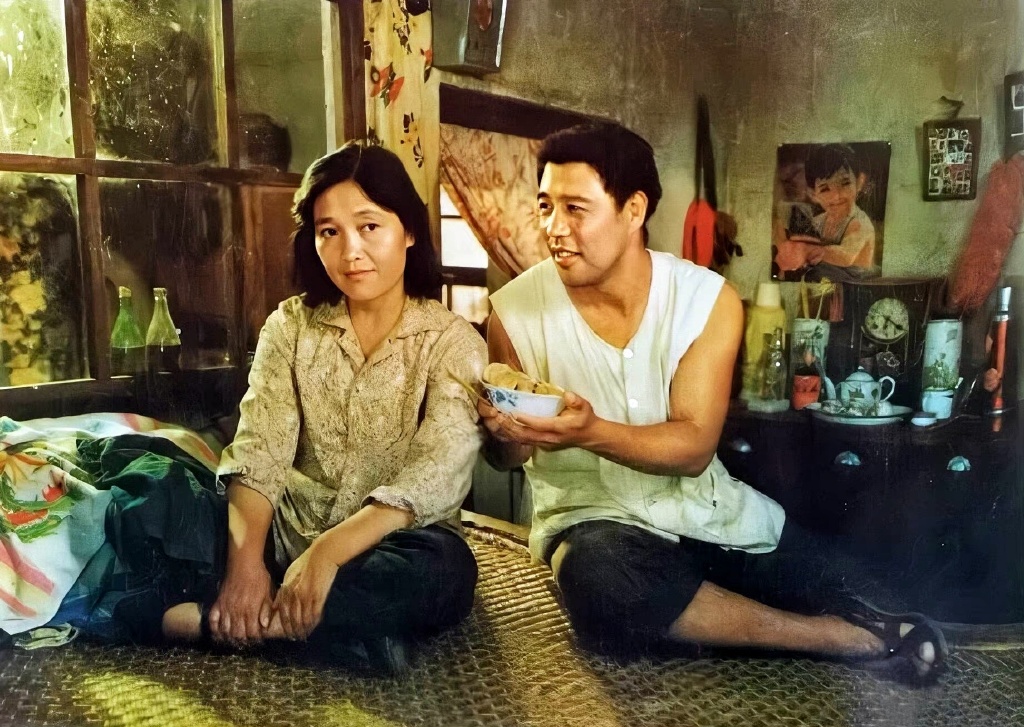 王馥荔主演的咱们的牛百岁片段,梁庆刚和王馥荔做客中央电视台