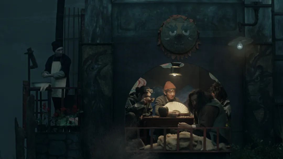 自称“野路子”出身，他却拍出口碑异常火爆的神片