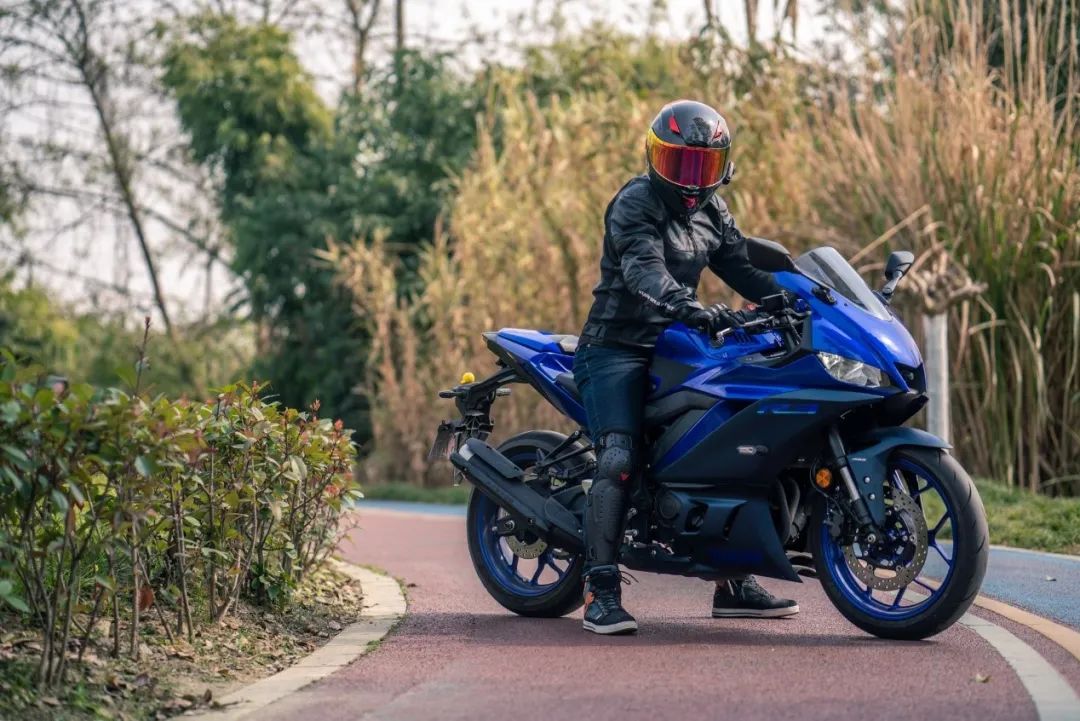 新款雅马哈yzfr3怎么样,雅马哈YZF-R25测评