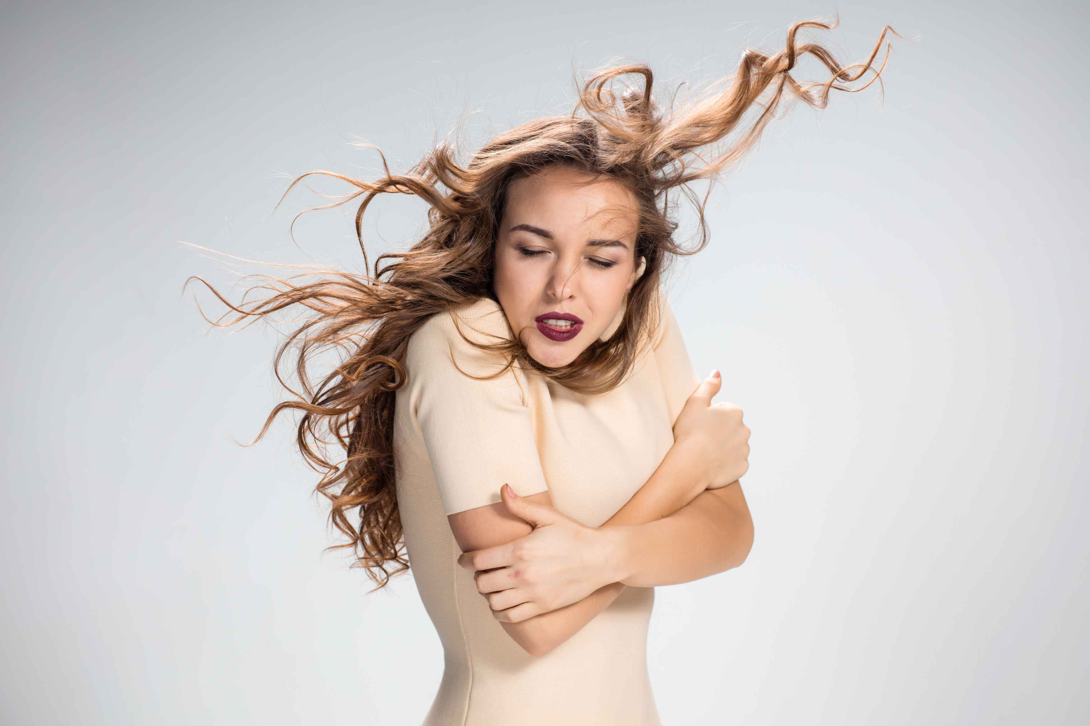 月经突然量少颜色黑褐色怎么调理,月经量少颜色黑褐色时间长怎么办