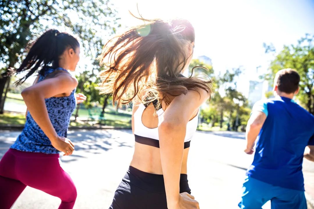 出行、运动后足跟痛?别怕,教你几个动作缓解预防它