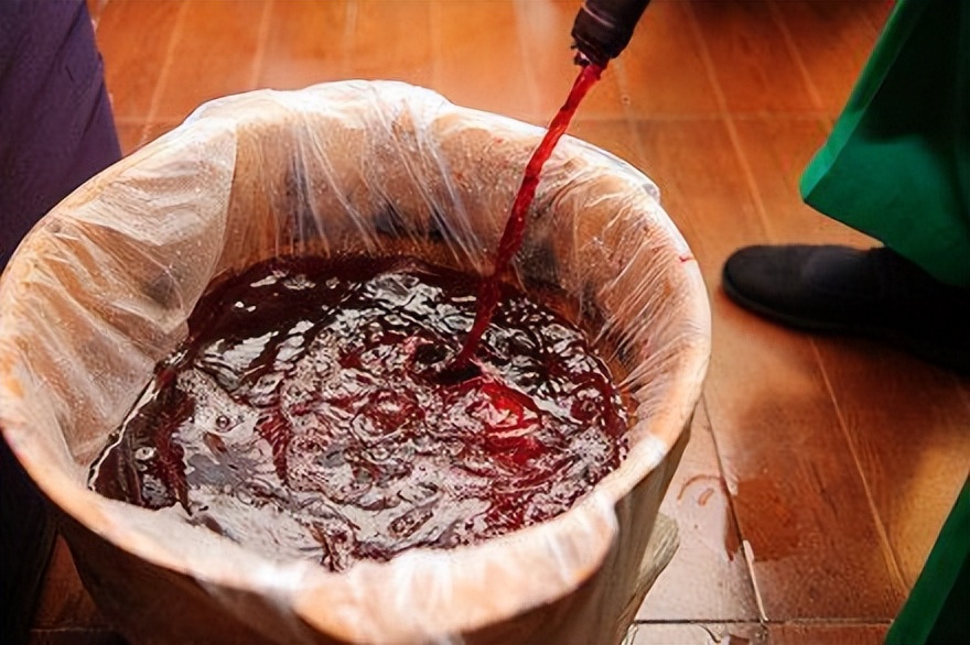 82年拉菲红酒过期了能喝吗,过期变质红酒怎么处理最好