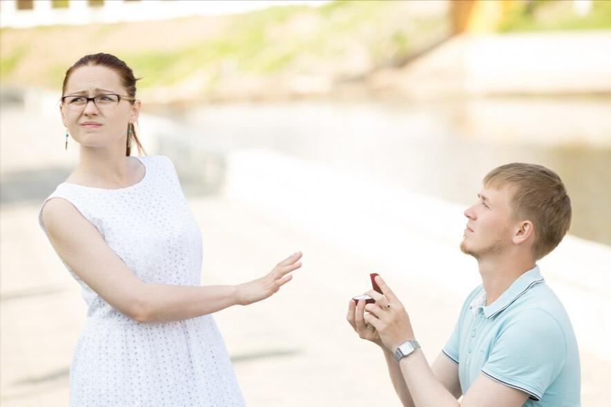 送礼物被女生拒绝了该怎么说,女生拒绝你的邀约该怎么回复