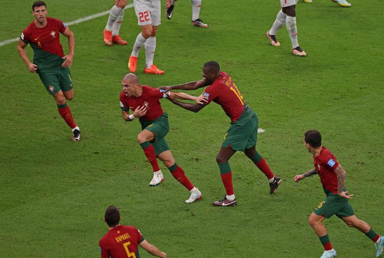 c罗是体育界的偶像,其实c罗才是足球之王