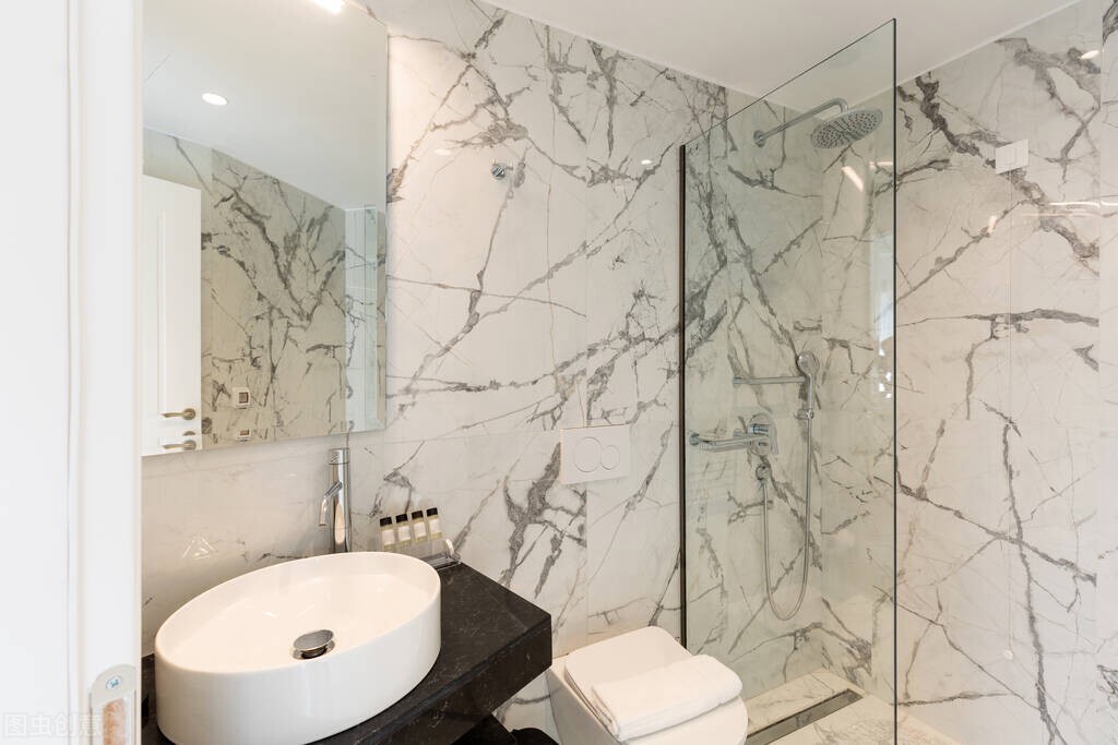 什么样的浴室柜防水效果好,浴室柜哪种板材防水防潮