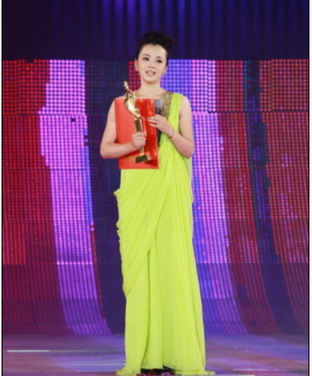 百花奖最佳女配奖杯标价4万出售，被盗、恶搞还是行为艺术？