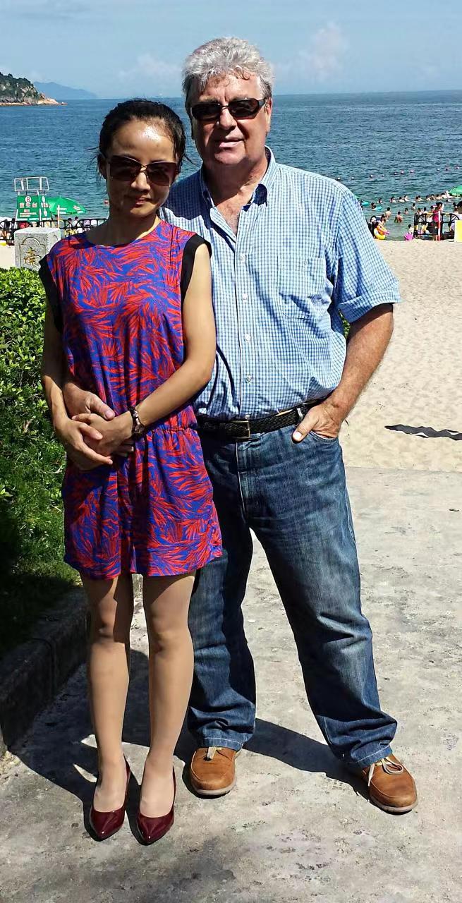 跨国恋嫁到国外,相差19岁的跨国恋