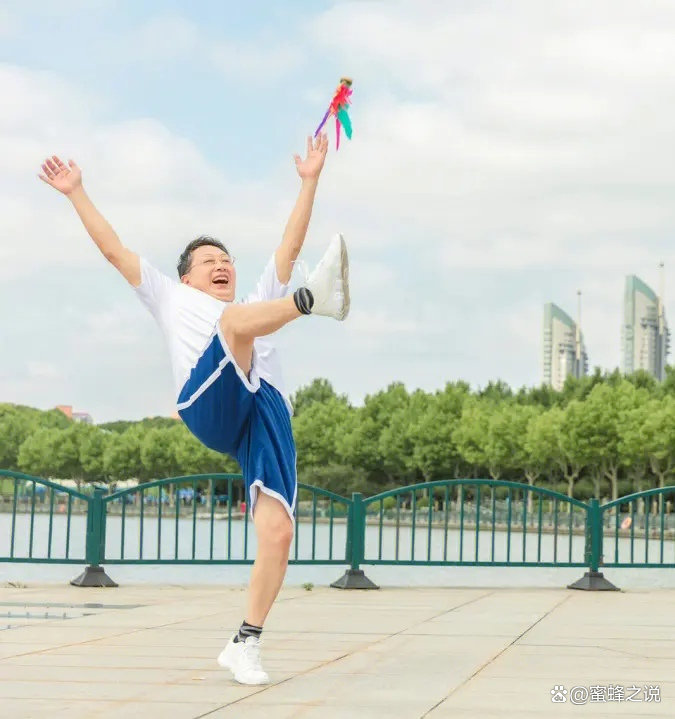 踢毽子使我快乐,踢毽子给人们带来的乐趣