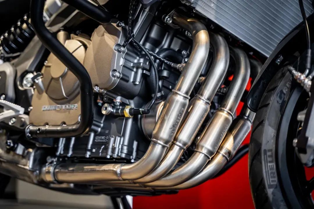 披着ADV外衣的黄巡,QJMOTOR骁600售价56999元?