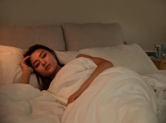 长期裸睡有什么好处和坏处,长期裸睡的人会怎么样