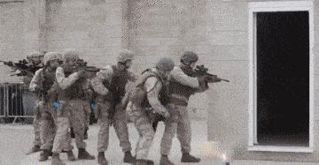 千万不要轻易穿抹胸吃火锅！: