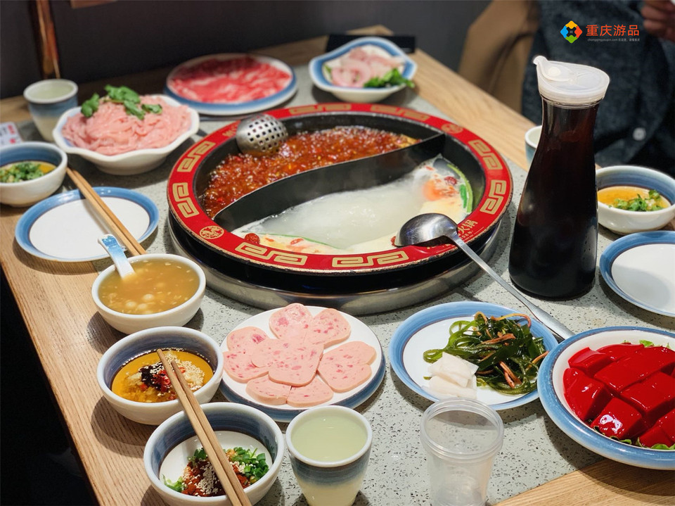 为什么重庆火锅那么多油,重庆火锅是老油好吃还是新油好吃