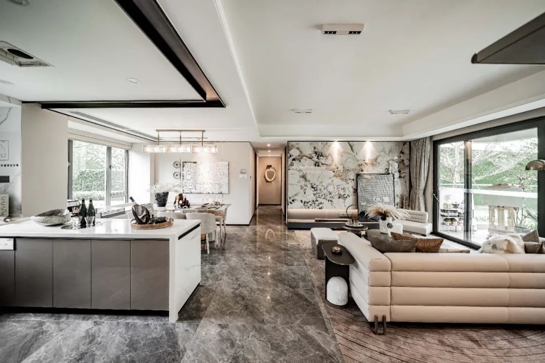 老婆背着我买奢侈品包,老婆背着我去旅游了