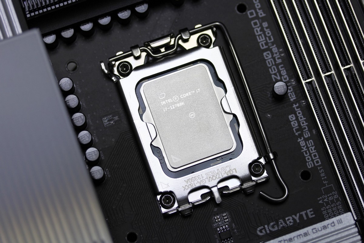 技嘉aorusxe4评测,pcie4.0固态技嘉评测