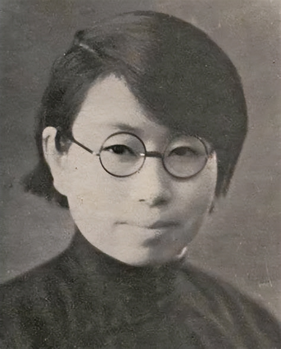 阔别70年,初恋结了4次婚,她却终生不嫁,再会面时情意了然于心