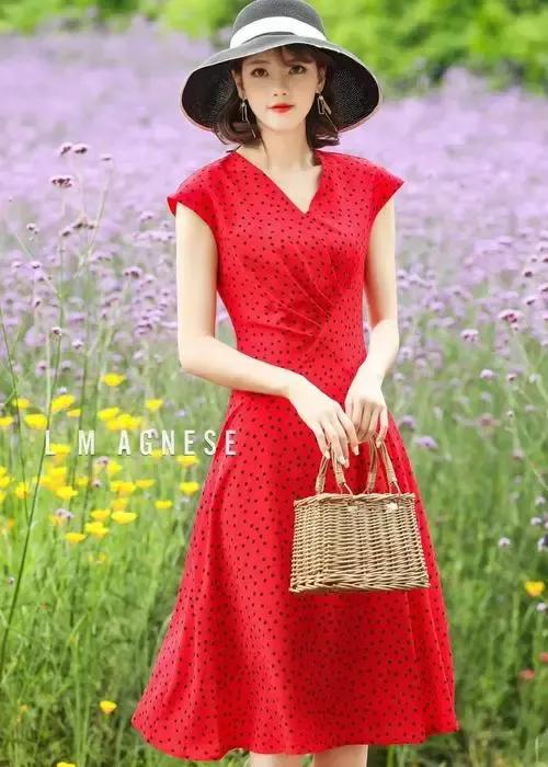 女生对你一见钟情会有什么行动,女生的哪些动作说明她对你感兴趣