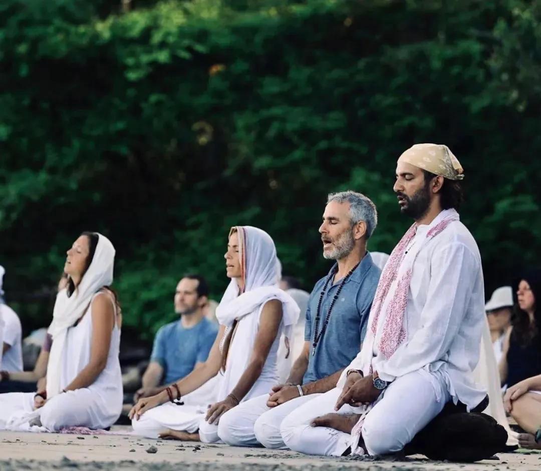 学普拉提还是学瑜伽比较有前途,没有瑜伽基础可以学好普拉提吗