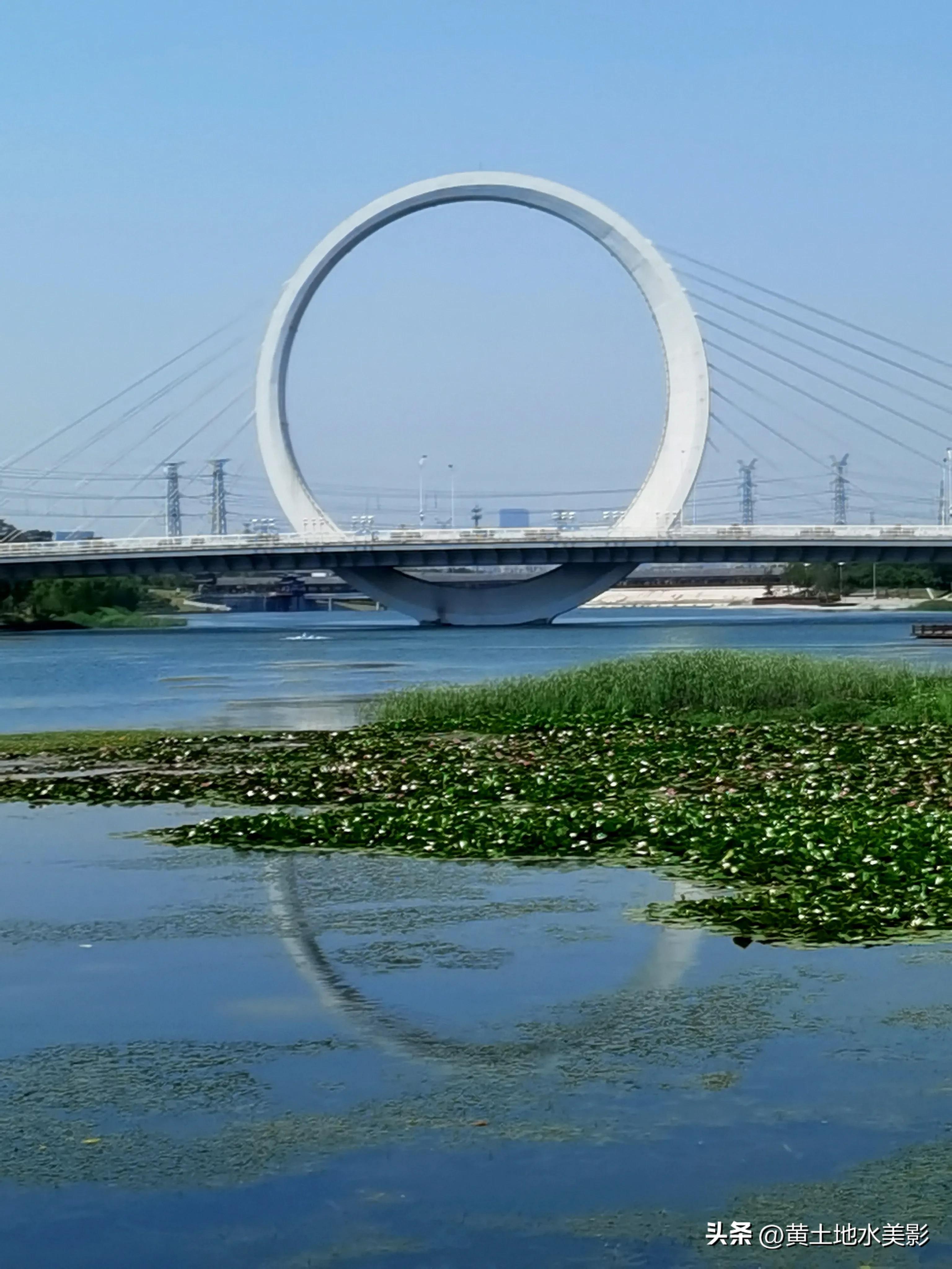 在郑州绕着蝶湖看风光，一枚大戒指吸睛八方客，它究竟有多美？