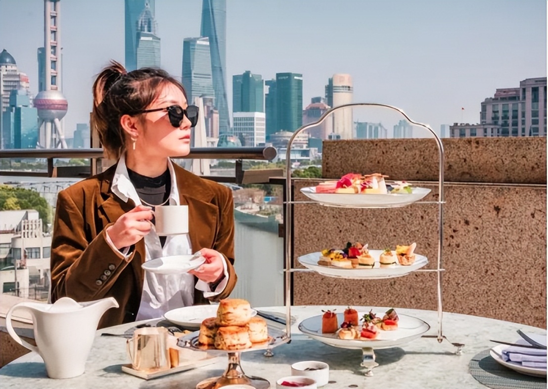 二手*袜丝**三十多人穿，男子*底卧**“名媛群”，揭开“名媛”真面目