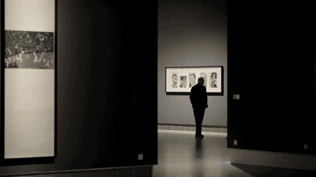 他坚持创作40年，刻出独一无二的黑白世界