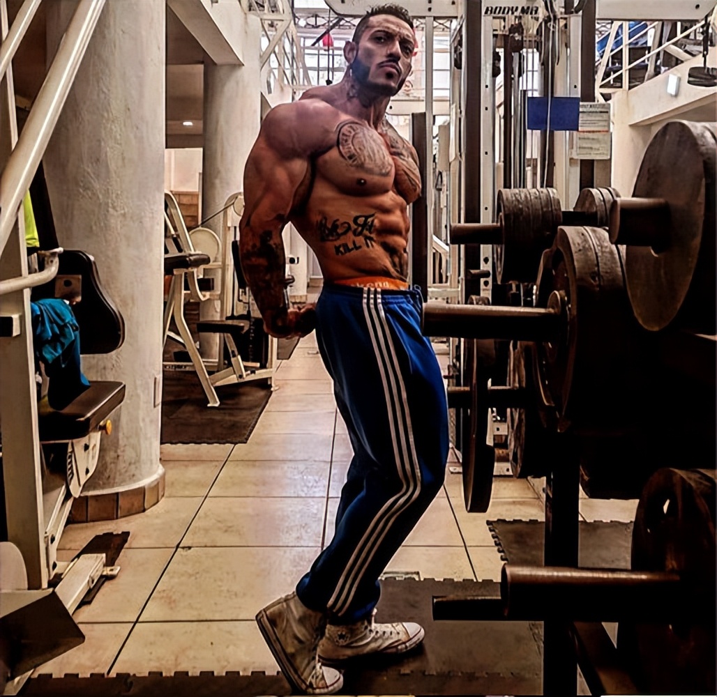 肱二头肌训练动作无器械麒麟臂,如何徒手练出麒麟臂肱二头肌